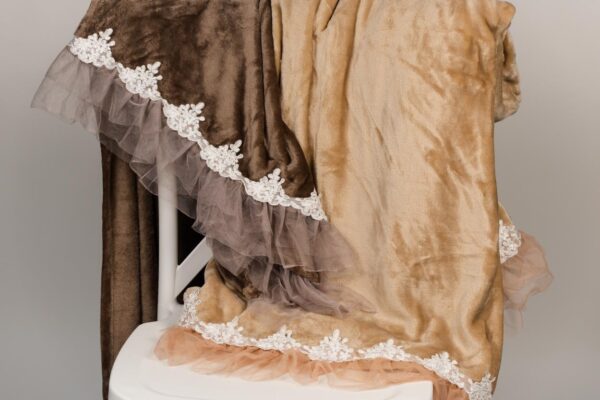 Plaid Tutu' L'Atelier17 con bordo in merletto e organza