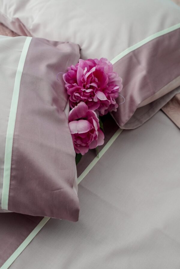 Completo Lenzuola Matrimoniali 100% Cotone Eneas Rosa Con Bordo Rosa Scuro