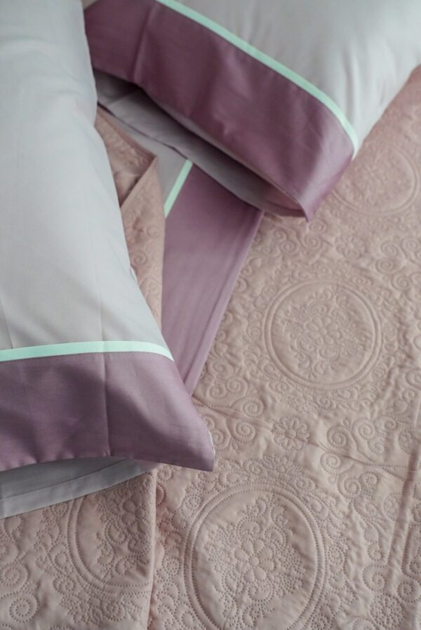 Completo Lenzuola Matrimoniali 100% Cotone Eneas Rosa Con Bordo Rosa Scuro