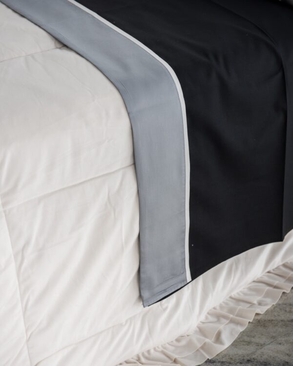 Completo Lenzuola Matrimoniali 100% Cotone Eneas Nero Con Bordo Grigio