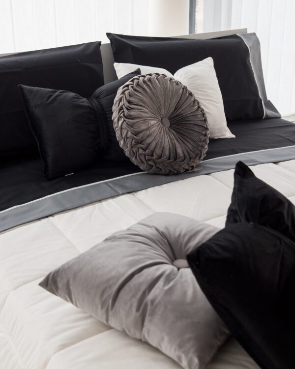 Completo Lenzuola Matrimoniali 100% Cotone Eneas Nero Con Bordo Grigio