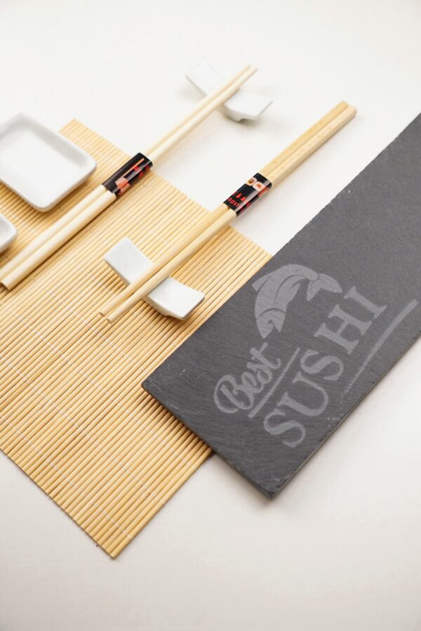 Set Sushi 10 Pezzi Con Ardesia e Bamboo