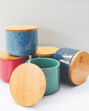 Barattolo Moderno in Ceramica a Pois con Coperchio in Legno e dettagli in oro