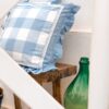 Cuscino Arredo a Quadri Con Balza Frill e Zip Linea Queen 45 x 45 cm