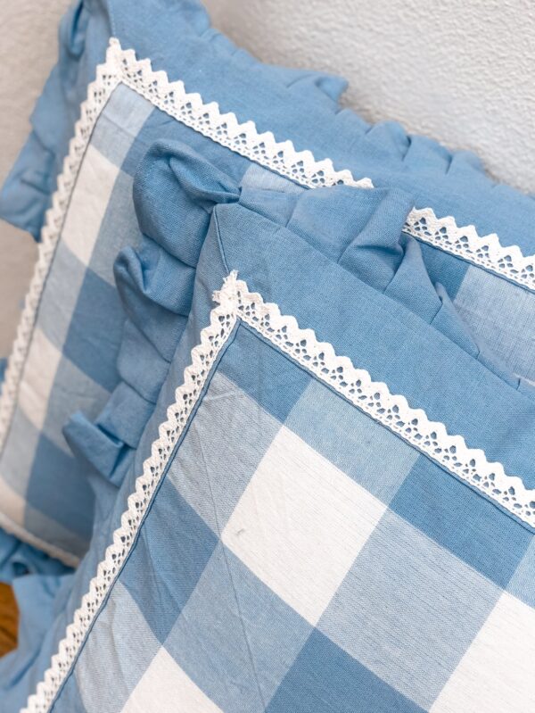 Cuscino Arredo a Quadri Con Balza Frill e Zip Linea Queen 45 x 45 cm