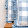Cuscino Arredo a Quadri Con Balza Frill e Zip Linea Queen 45 x 45 cm