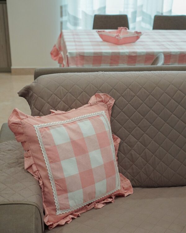 Cuscino Arredo a Quadri Con Balza Frill e Zip Linea Queen 45 x 45 cm