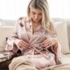 Kimono Pigiama Rosa Con Decoro Floreale Eolo in Tessuto Effetto Raso Vestaglia da Notte con Cinturino Kissimo