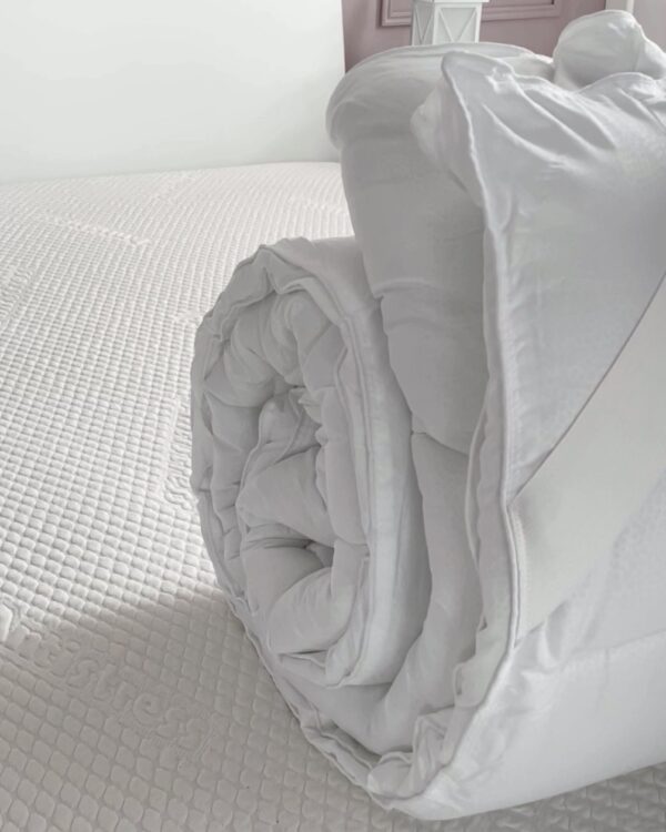 Topper Per Materasso Altezza 6/7 Cm Circa Con Bande Elastiche Maxi Imbottitura 700 Grammi Biancaluna