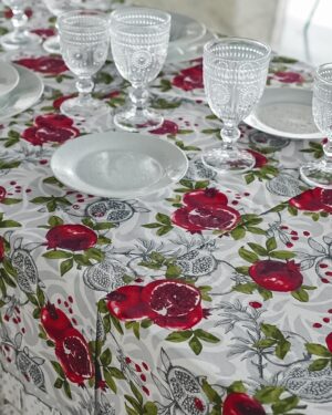 Tovaglia Linea Melograno Disponibile in Due Misure 6 posti e 12 posti.