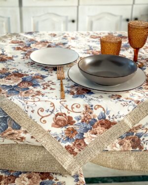 Centrotavola Aisha 90x90 cm Floreale Blu e Tortora con Bordo tinta Unita in Beige