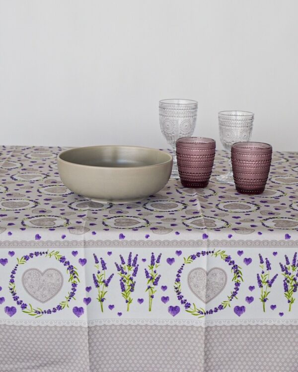 Tovaglia Antimacchia Stile Shabby con Cuori e Lavanda