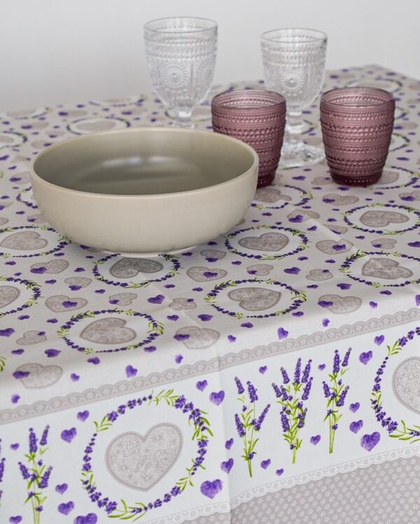 Tovaglia Antimacchia Stile Shabby con Cuori e Lavanda