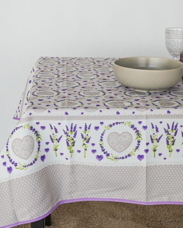 Tovaglia Antimacchia Stile Shabby con Cuori e Lavanda