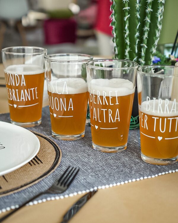 Bicchiere Da Birra Con Frase Fresca E Buona