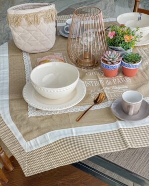 Centrotavola Shabby con Doppio Fascione in Tono e Fiocchetto Applicato disponibile in 2 colori