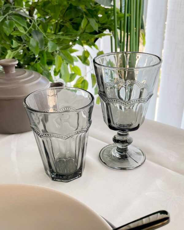 Bicchieri da Acqua Retrò in Set da Sei Disponibili in Tre Varianti Colore