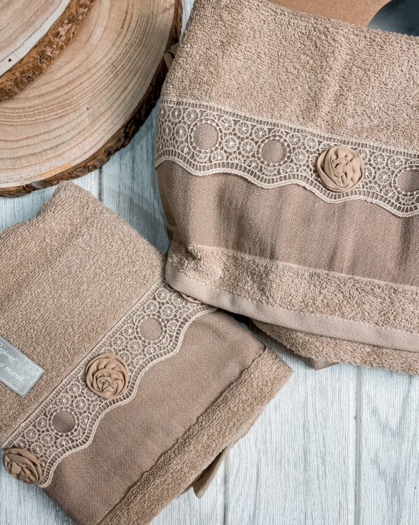 Set Asciugamani Viso ed Ospite D5 con Pizzo Preziosa