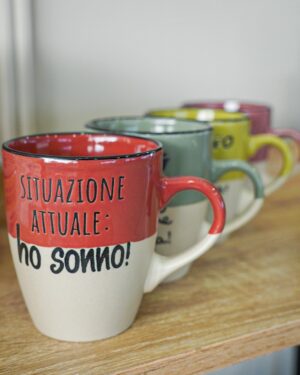 Tazza Mug Allegra Con Scritte in Ceramica AD