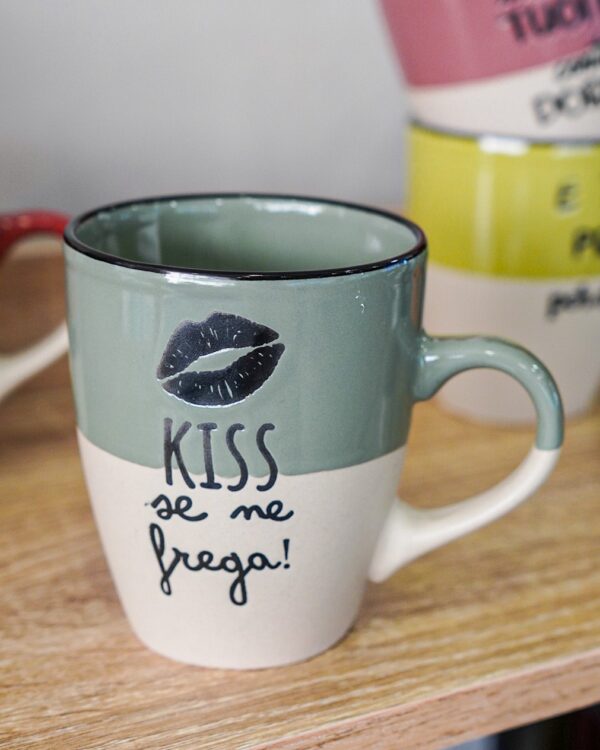 Tazza Mug Allegra Con Scritte in Ceramica AD