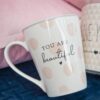 Tazza Mug Pretty in Ceramica Rosa e Grigia con Scritte Nere