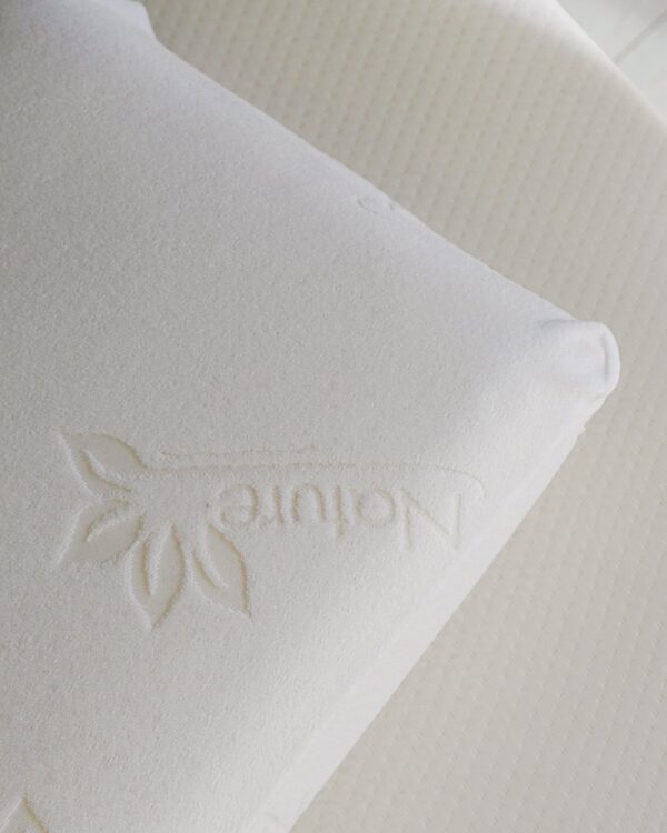 Guanciale Nature in Memory Foam con Azione Massaggiante Altezza 15 Cm