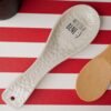 Appoggia Mestolo Con Scritte Rich In Bianco o In Beige