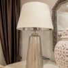 Lampada da Tavolo Elegante Con Cappa Panna e Base Argentata Martellata