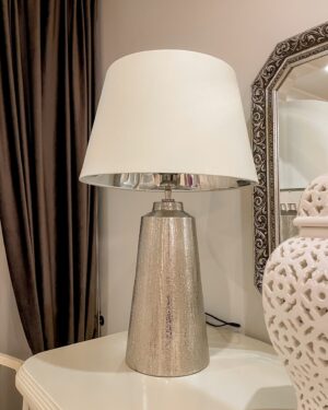 Lampada da Tavolo Elegante Con Cappa Panna e Base Argentata Martellata