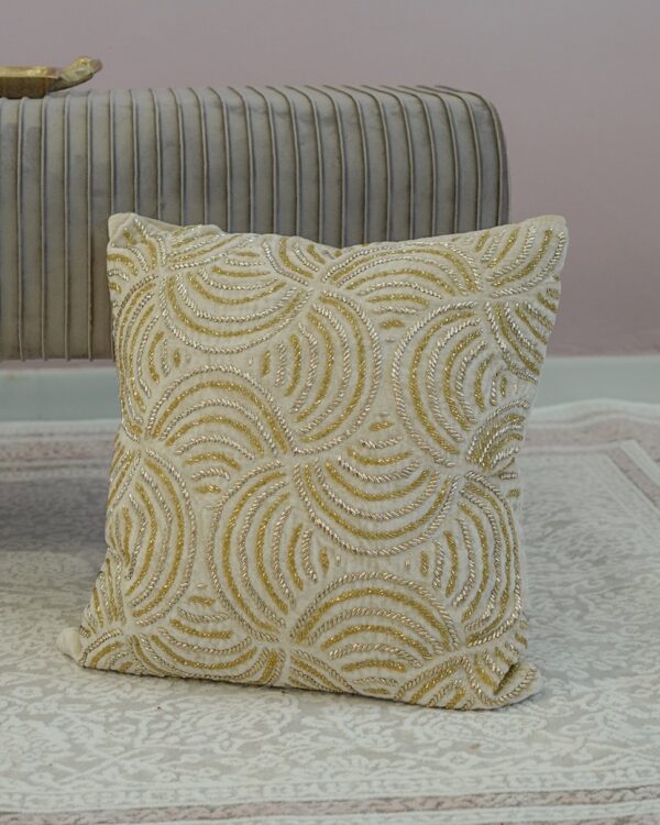 Cuscino Arredo Crema con Applicazioni Dorate Hanna Home Con Zip