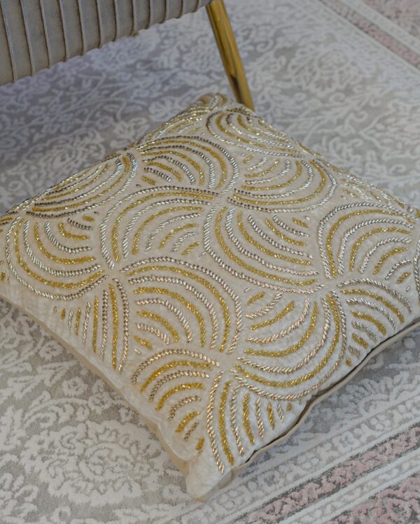 Cuscino Arredo Crema con Applicazioni Dorate Hanna Home Con Zip