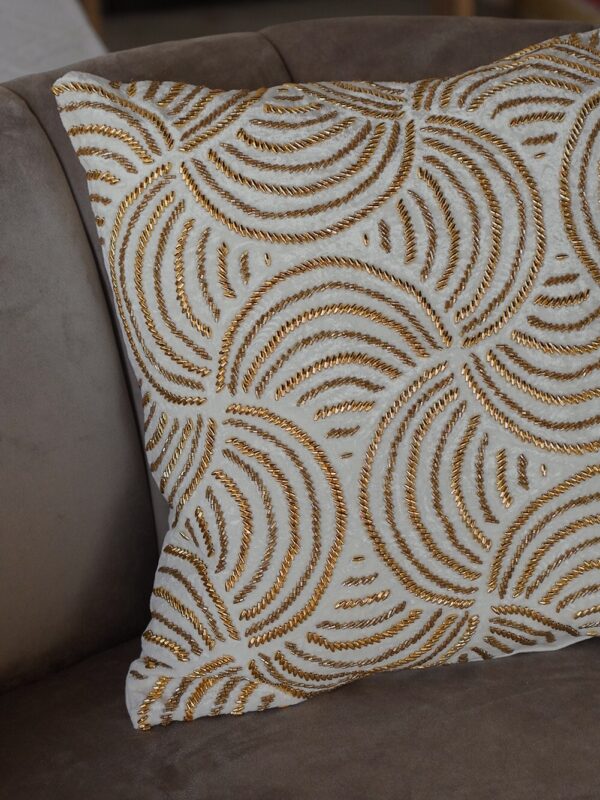 Cuscino Arredo Crema con Applicazioni Dorate Hanna Home Con Zip