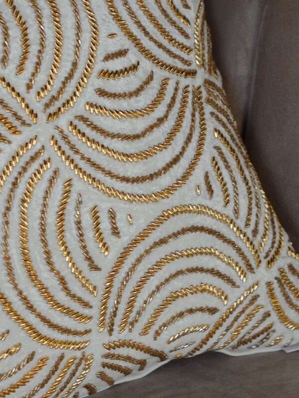 Cuscino Arredo Crema con Applicazioni Dorate Hanna Home Con Zip