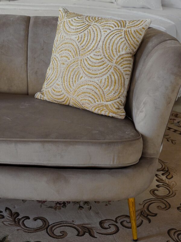 Cuscino Arredo Crema con Applicazioni Dorate Hanna Home Con Zip