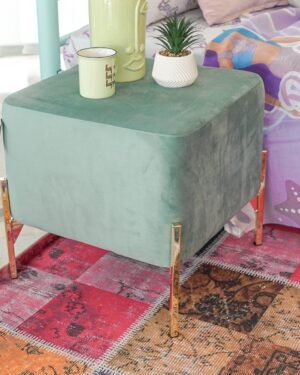Pouf in Velvet con Piedi in Metallo Dorato