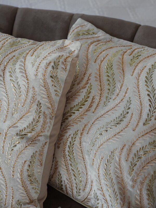 Cuscino Arredo Con Foglie Cucito Lurex Oro e Perline Hanna Home Con Zip