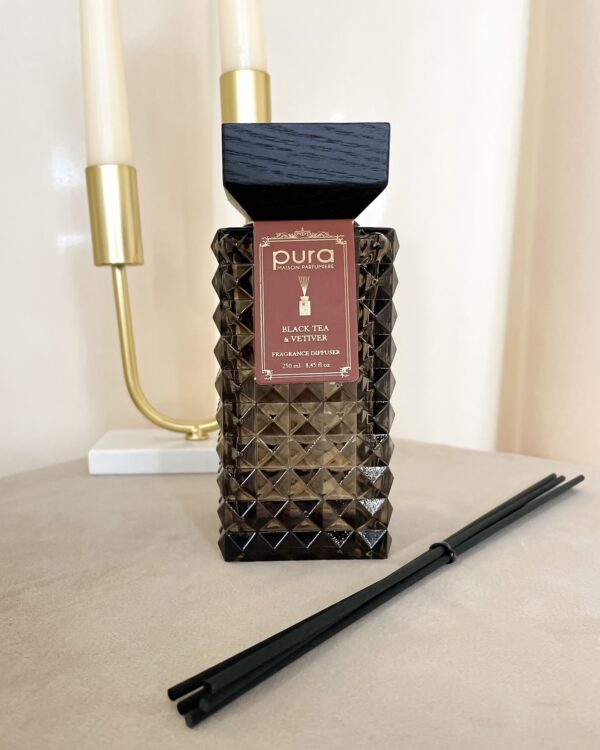 Diffusore Pura di Fragranza Black Tea e Vetiver Contenitore Elegante in Vetro Tappo in Legno250 ml