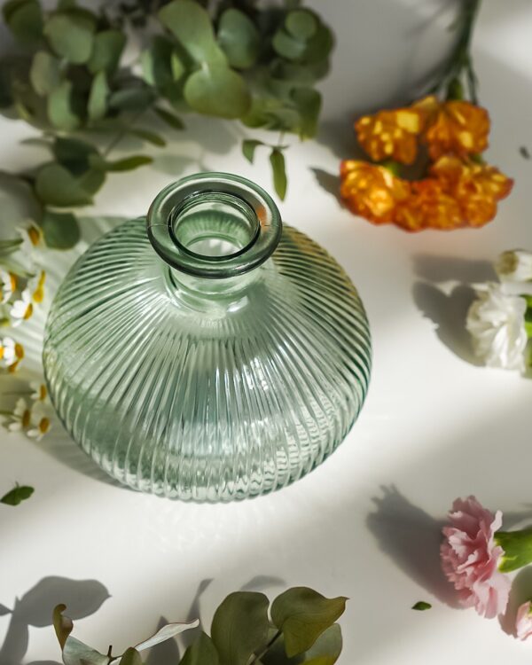Vaso In Vetro Colorato Con Scanalature AD Design Moderno