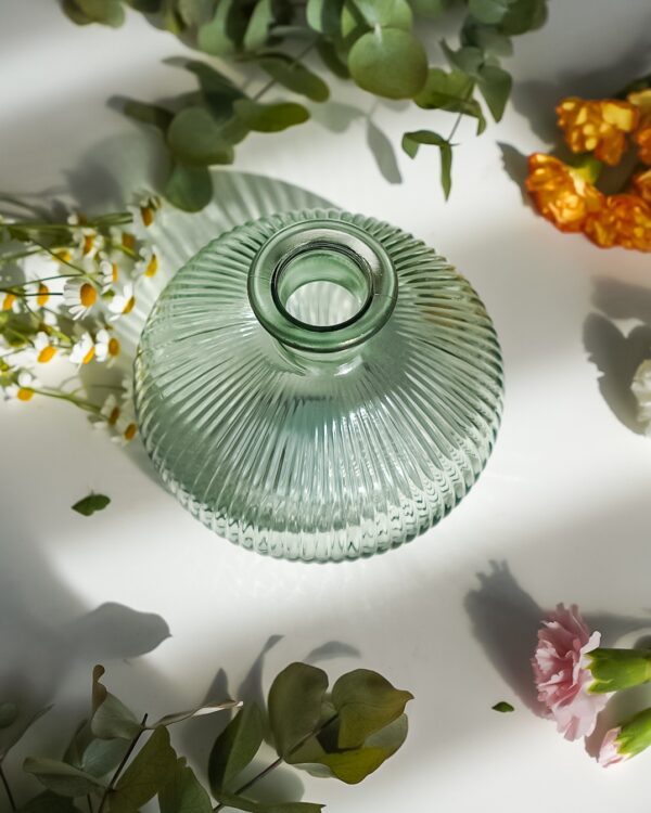Vaso In Vetro Colorato Con Scanalature AD Design Moderno