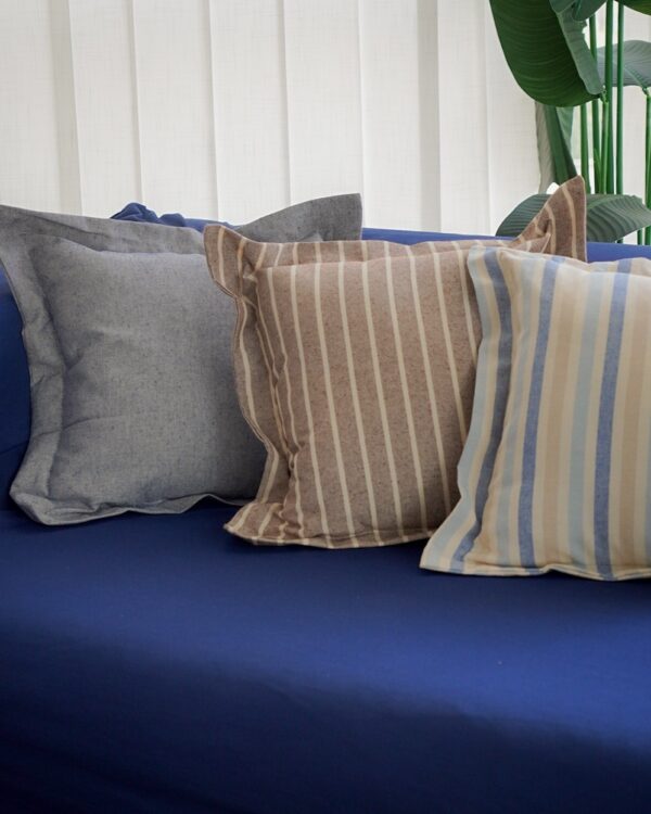 Cuscino Arredo Summer In Tessuto Grezzo Con Zip e Volant