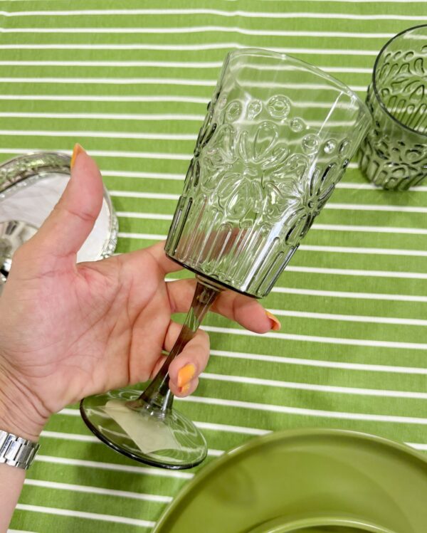 Calici e Bicchieri Lavorati a Rilievo in Plastica