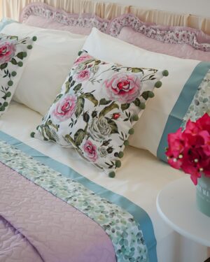 Cuscino Arredo Hanna Home Con Motivo Floreale e Pon Pon Salvia nei due Lati Sfoderabile Con Zip