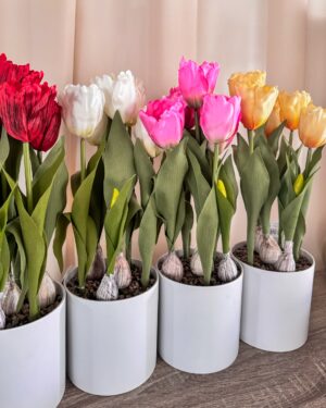 Vaso Bianco in Melamina Con Tulipani Artificiali gialli Rosa Rosso Screziato e Bianchi