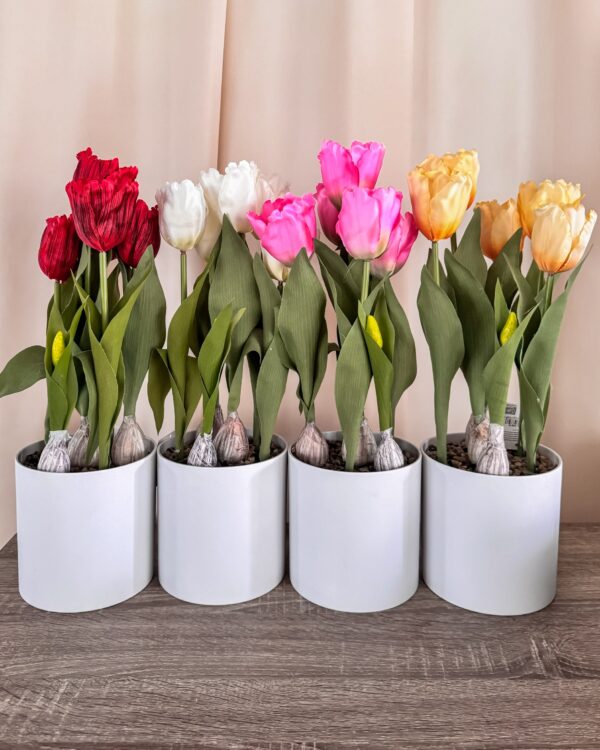 Vaso Bianco in Melamina Con Tulipani Artificiali gialli Rosa Rosso Screziato e Bianchi