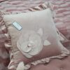 Cuscino Arredo Con Applicazione Fiore in Velluto Con Zip Sfoderabile 45x45 Cm-16832