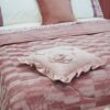 Cuscino Arredo Con Applicazione Fiore in Velluto Con Zip Sfoderabile 45x45 Cm