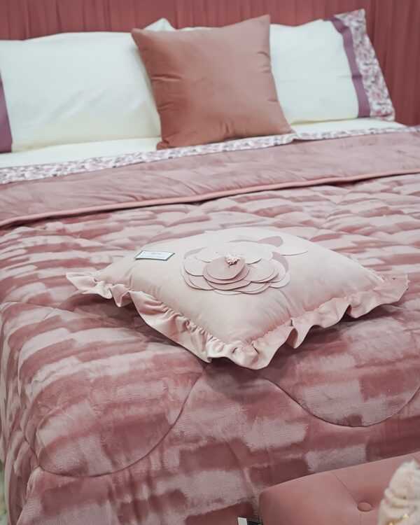 Cuscino Arredo Con Applicazione Fiore in Velluto Con Zip Sfoderabile 45x45 Cm