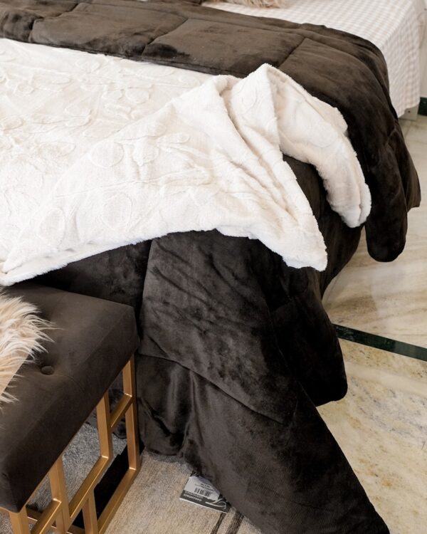 Coperta Plaid Ravaniemi Rabbit Jacquard Con Effetto 3D Floreale
