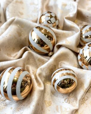 Set 4 Pezzi Pallina Da Appendere In Vetro Assortita Bianca e Oro Grande o Piccola