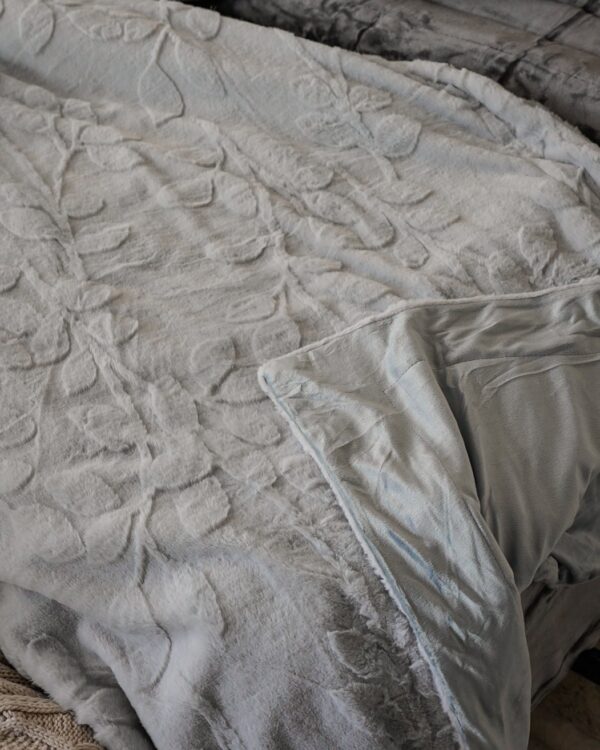 Coperta Plaid Ravaniemi Rabbit Jacquard Con Effetto 3D Floreale